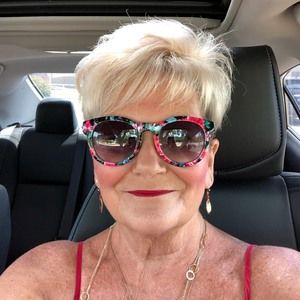 Meet your Posher, Debbie